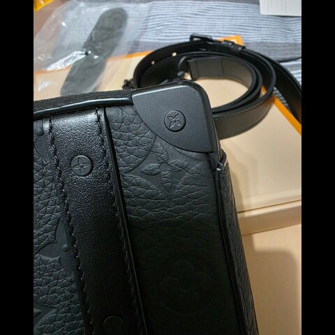 ​【極新近全新】Louis Vuitton LV Handle Soft Trunk 全黑壓花皮革手提斜背包