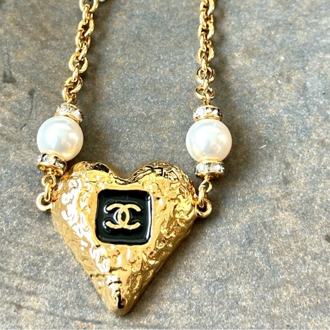 -Chanel/香奈兒 金色熔岩巧克力愛心琺瑯雙C項鍊