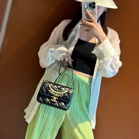 Chanel 香奈兒 黑色 小羊皮 垂墜珍珠鏈 字母 金釦 口蓋包 肩背包 斜背包 AS4986
