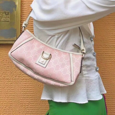 Gucci粉色D ring腋下包