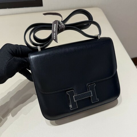 Hermes Constance mini
Black x silver (box leather x Lizard buckle)