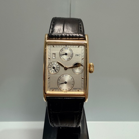 IWC 萬國表 IW354503 Novecento 萬年曆 18K黃金自動手錶（經典矩形方錶）