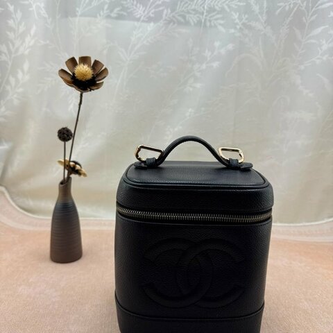 Chanel 黑色荔枝紋豎款化妝箱