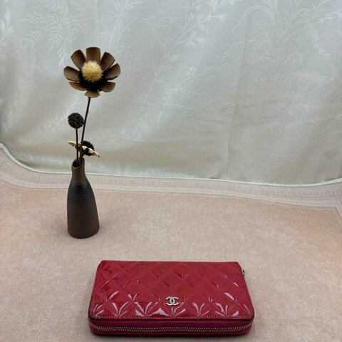 Chanel 桃紅漆皮菱格拉鍊長銀包