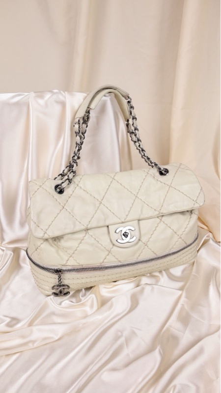 Chanel 11开奶油色外缝线菱格纹书包扣xxl机场包