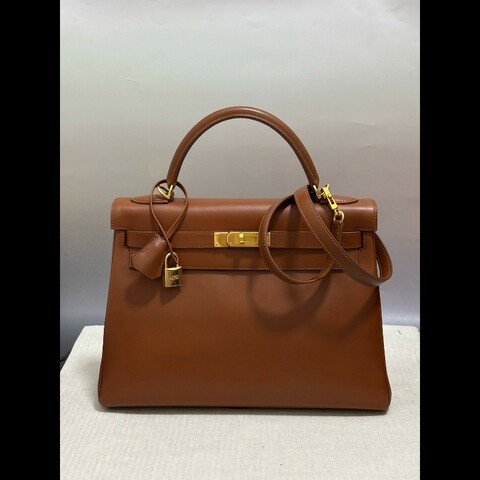 Hermes Kelly 32 
Gold xghw