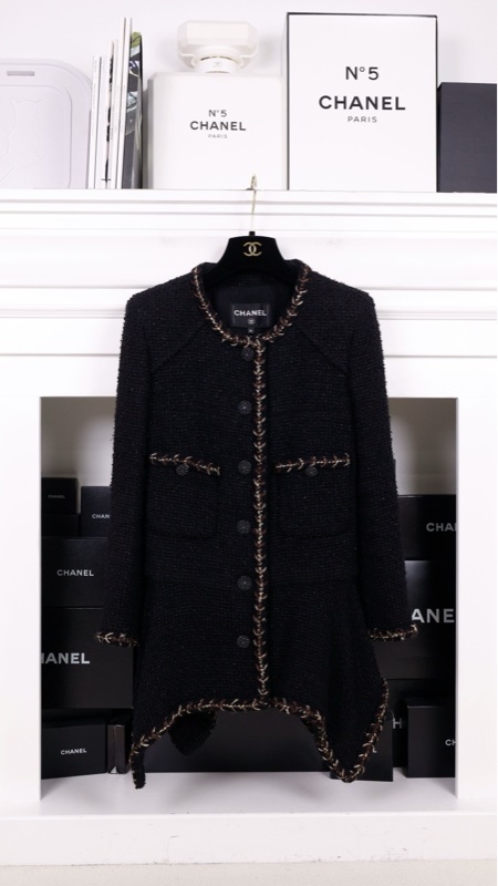 Chanel 18年森林系列秀款jennie同款黑色不规则下摆细闪两口袋外套