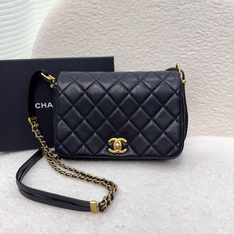 香奈兒23bCHANEL黑金釦羊皮雙鏈郵差方胖子AS4353