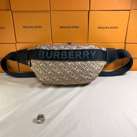 ‼️限時驚喜 即將下架 Burberry 巴寶莉 新款 滿版TB老花 腰包/胸包