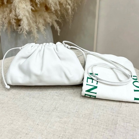 Bottega Veneta BV葆蝶家Veneta 小牛皮 mini白色雲朵包