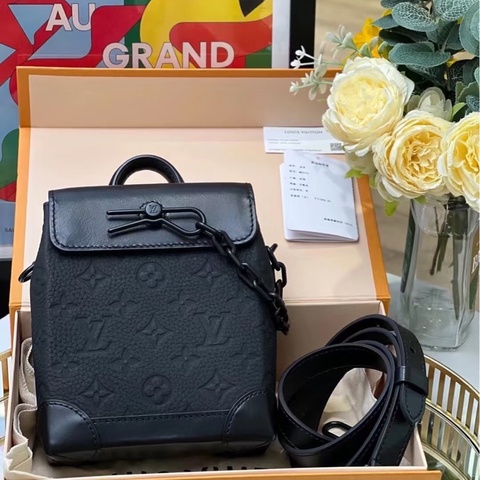 Louis Vuitton • 經典全黑老花皮革壓紋Nano Steamer 芯片款✨
