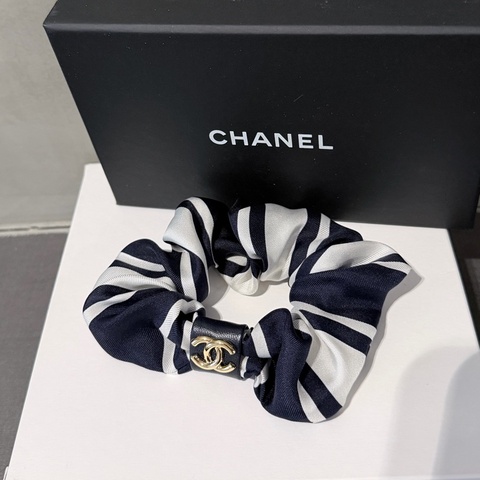 Chanel coco beach 🏝️ 絲巾髮圈 髮飾 全新！