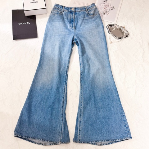 CHANEL 淺藍洗水喇叭牛仔褲 Size38