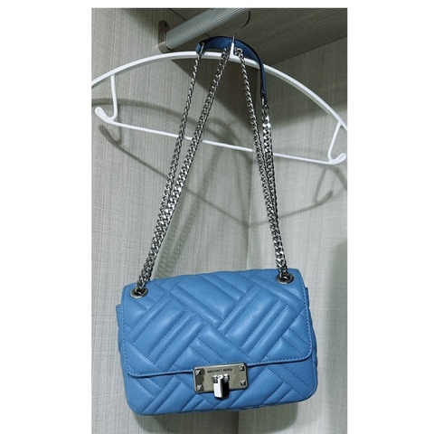 Michael Kors 絎縫皮革鏈帶肩背包