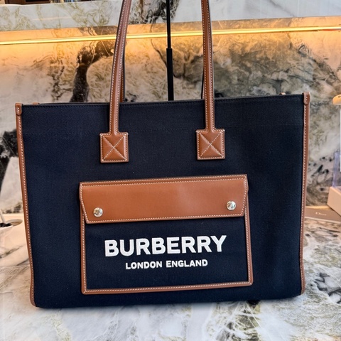 博柏利/Burberry 巴寶莉Freya 芙蕾雅托特包 中號