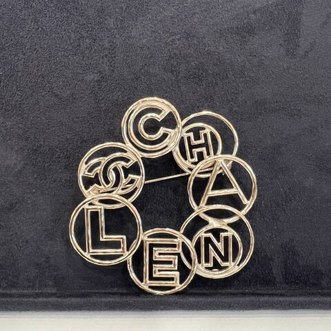 CHANEL 簍空胸針 淡金