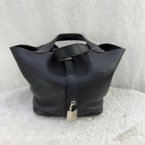 這款是 Hermès Picotin Lock 18 手提包