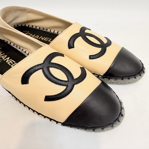 Chanel 米色雙C羊皮漁夫平底鞋 38號