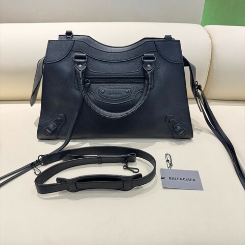 巴黎世家/Balenciaga neo classic手提斜挎包 黑色牛皮 底長42。
