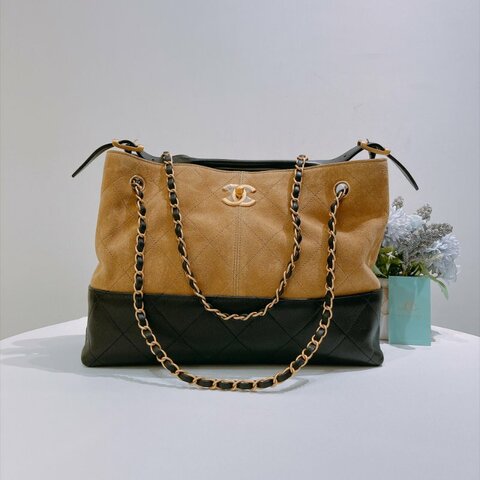 TW4958	Chanel 香奈兒 25A 麂皮 Hobo 包 麂皮拼牛皮 米色拼黑色 復古金扣 25A Suede Hobo Bag Calfskin Beige/Black x GHW