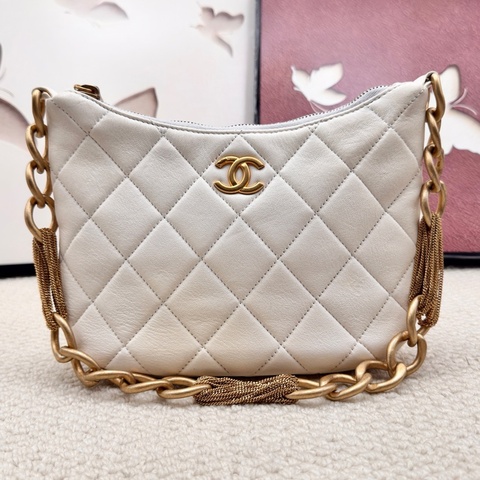 香奈兒Chanel 23A 白金hobo 流蘇 腋下包 芯片款  尺寸：24×19