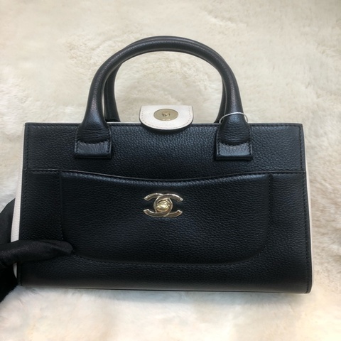 Chanel Neo Executive Mini 熊貓拼 XC804