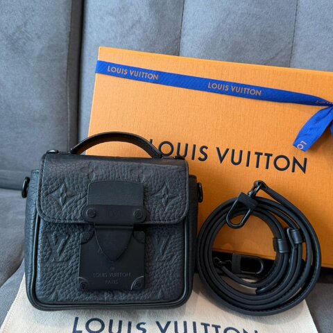LV M83148 Monogram Taurillon noir 斜背包