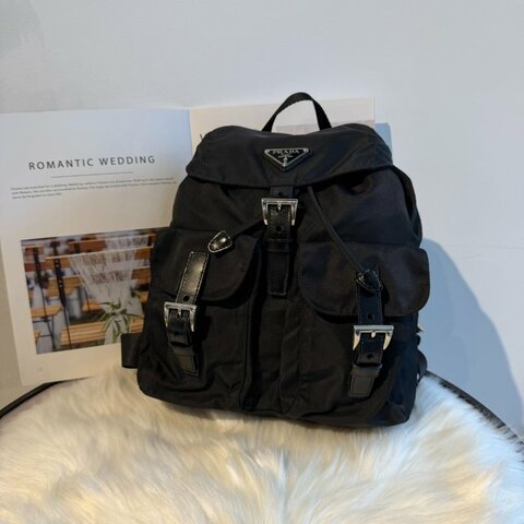 Prada 經典尼龍後背包