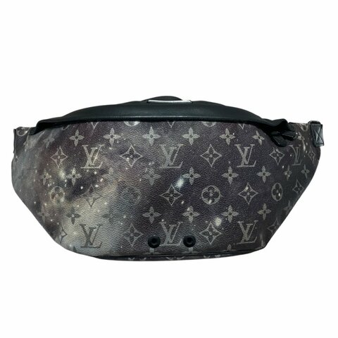 LOUIS VUITTON 路易威登 GALAXY DISCOVERY BUMBAG 星空銀河系列 季度限定漸層星空老花腰包 PVC帆布 棕黑色 黑釦