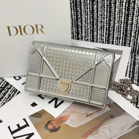 Dior迪奧銀色藤格紋盾牌鏈條包
