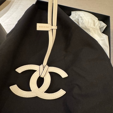 Chanel香奈兒白色雙C掛件