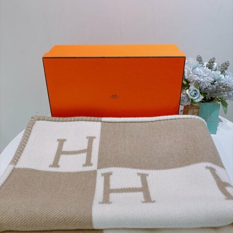 TW4960	Hermes 愛馬仕 小毛毯  中榛果棕色拼白色 美利奴羊毛 羊絨 Avalon Baby Blanket Noisette Moyen