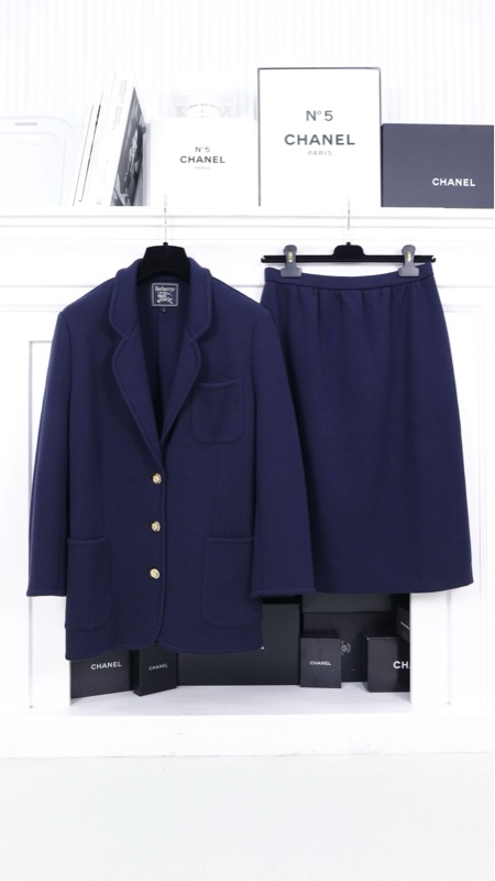 Burberry海军蓝针织金扣三口袋开衫上衣半裙套装