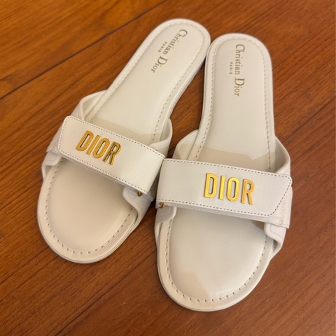 Dior 白色金字母平底拖鞋39
