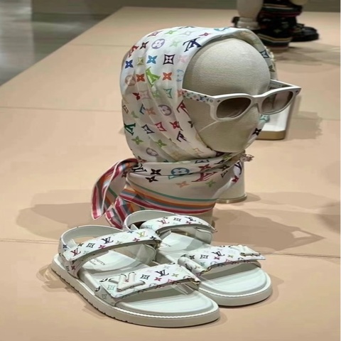 Louis Vuitton × Takashi Murakami（村上隆）聯名限定款 LV Sunset 平底舒適涼鞋