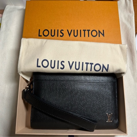 LV 路易威登 Zippy 銀色LV金屬標識長款拉鍊 針葉林皮革 手提手拿錢包 （黑色）