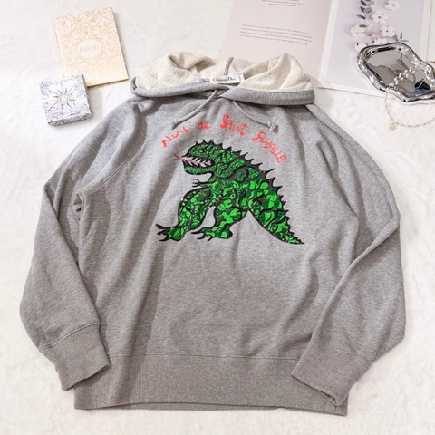 DIOR 24早春系列 Niki de Saint Phalle Runway 藝術家聯名膠囊系列 灰色恐龍刺繡連帽衛衣
