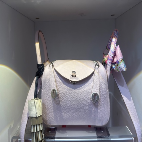 【頂級天菜 TC 皮】Hermès Mini Lindy 仙氣夢幻紫 2026台灣專櫃（全配/銀扣/膜如附圖/顆粒感極美）