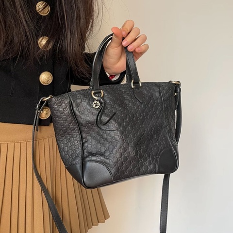 【撿漏價優惠✨酷酷小包】Gucci古馳 壓紋 菜籃子 手提｜斜背包｜餃子包 黑色