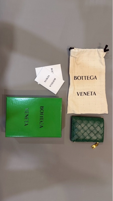 Bottega Veneta發財綠短夾