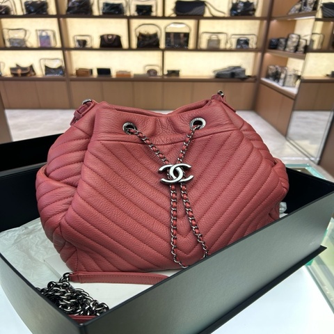 Chanel香奈兒 黑銀抽繩水桶包
