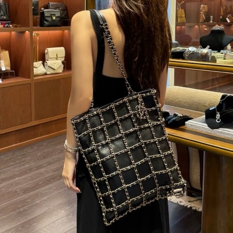 💎Chanel香奈兒｜限量款 黑金皮穿鏈網格 tote 托特購物袋｜閒置新有膜有毛氈