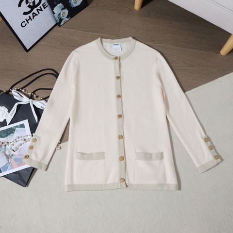CHANEL Cardigan 米白撞色羊絨外套