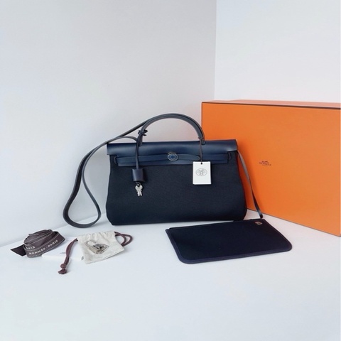 Hermes愛馬仕 herbag 31 藏藍拼黑色帆布