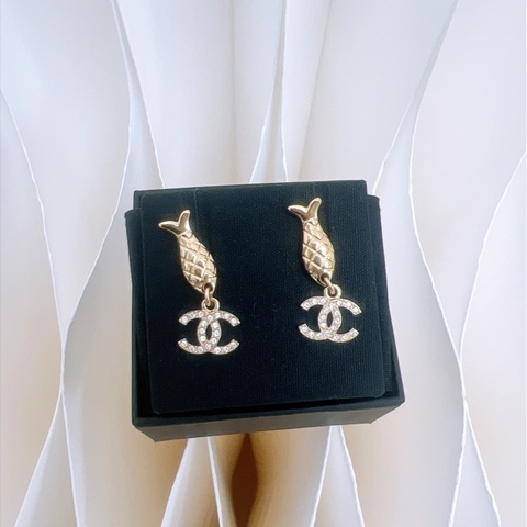 Chanel 25c 雙魚水鑽耳環