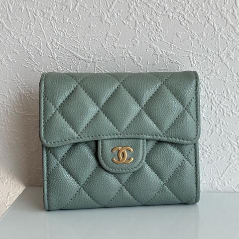 Chanel 湖水綠金雙C釦式三折短夾