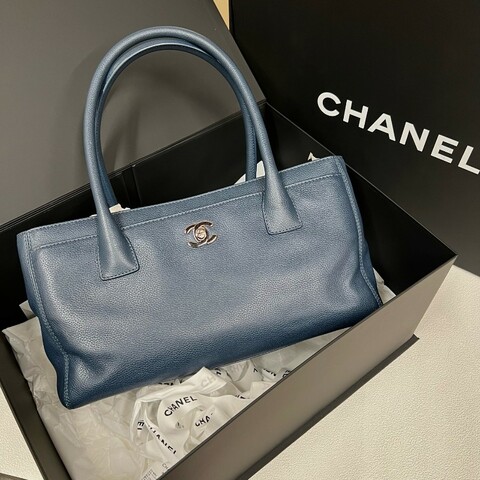 Chanel 香奈兒Cerf小號藍色銀扣魚子醬皮