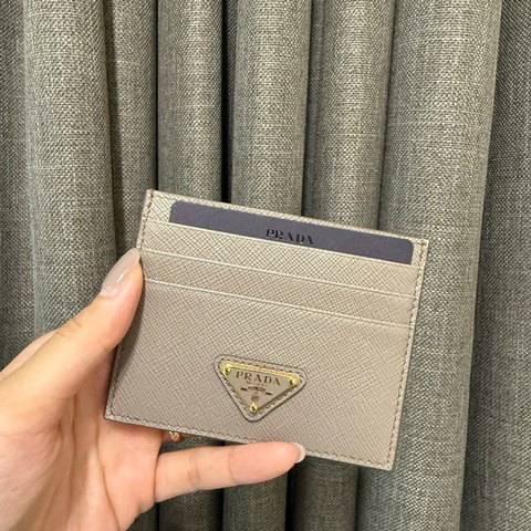 Prada 卡夾 卡片套 全新全配 原價35折出售全新