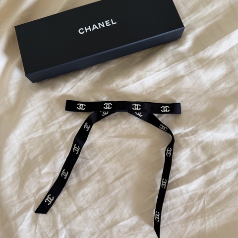 Chanel 25B 水鑽蝴蝶結髮夾
