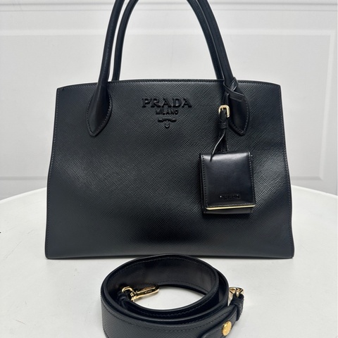 Prada/普拉達  黑色monochrome殺手手提。